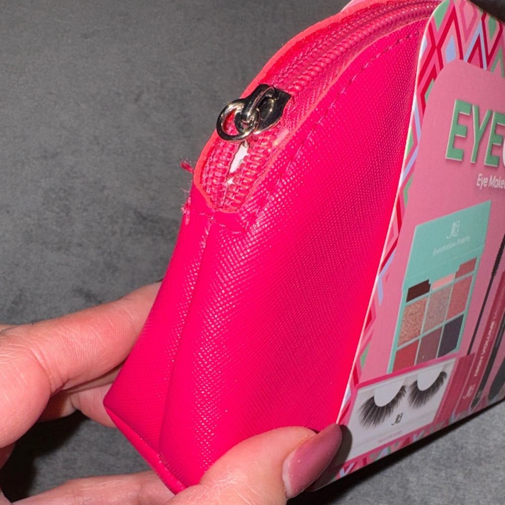 JLB Eyeconic-NWT Eye Makeup Kit with Pink Bag - Picture 5 of 11